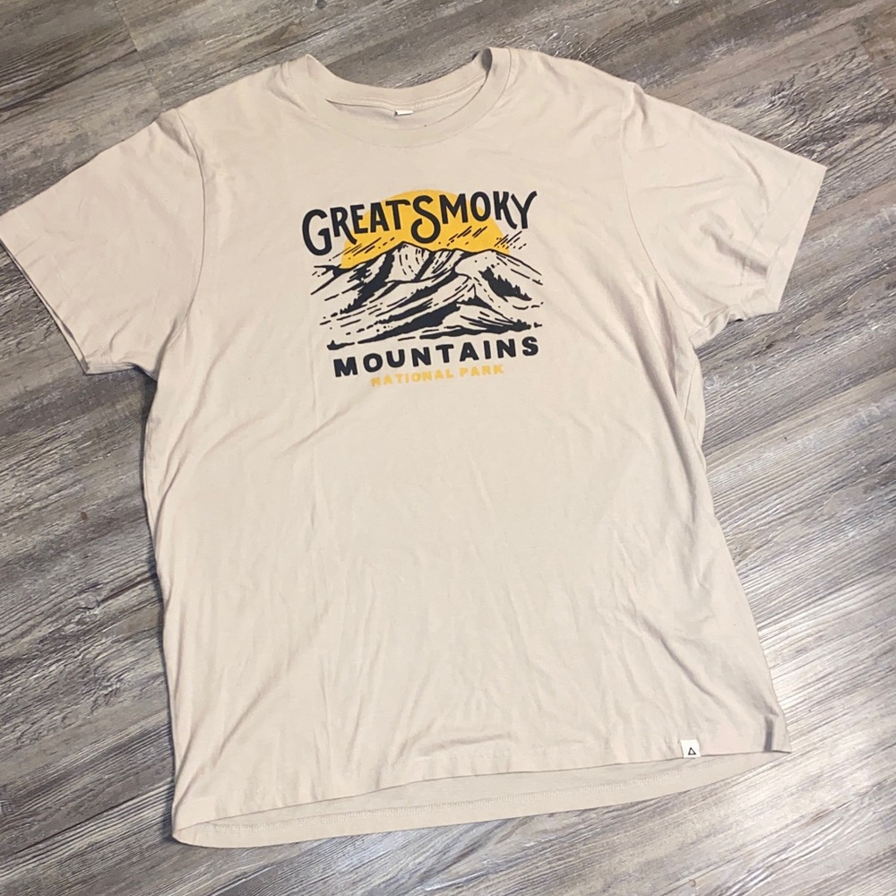 EUC The Great Smoky Mountains Graphic Landmark Travel Tee XL